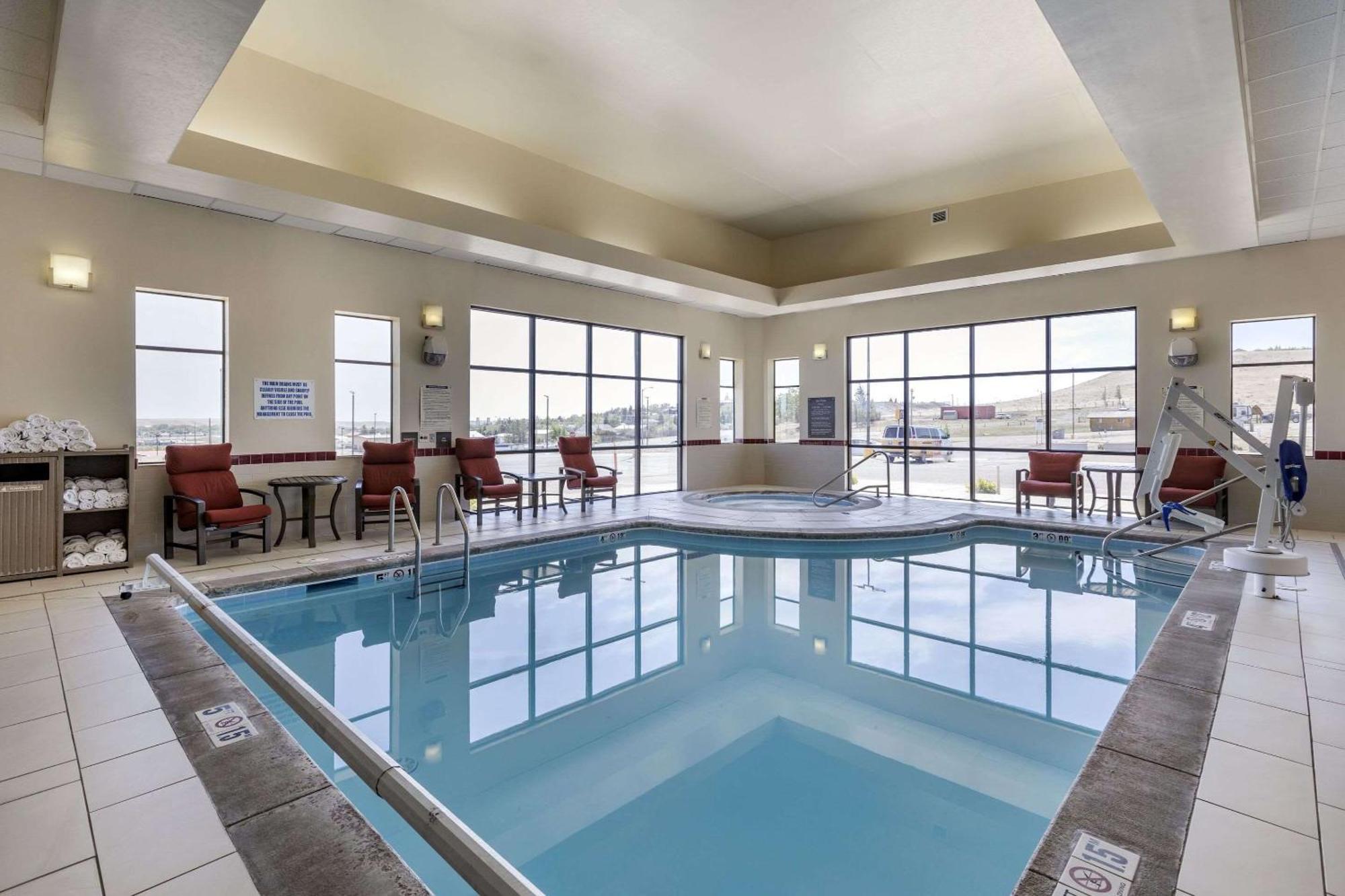 Comfort Suites Helena Airport Exterior photo